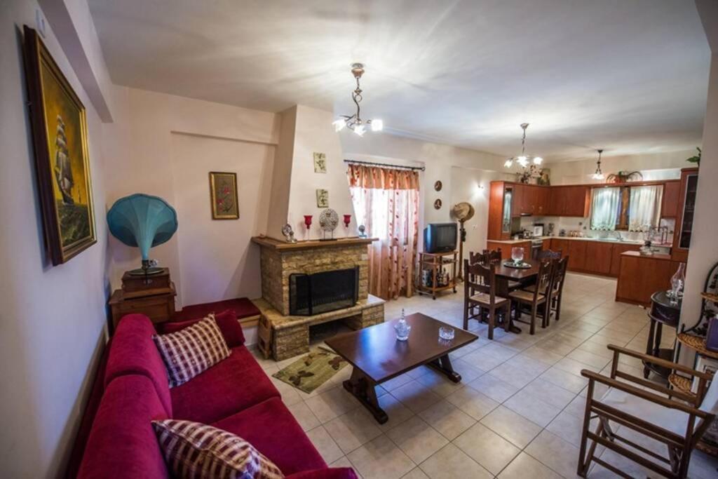 Kelly'S Villa In Stoupa Neokhorion  Exterior photo